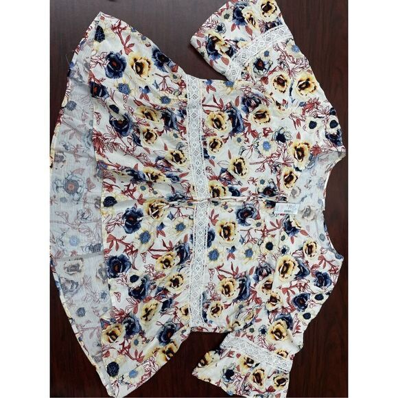 NWT Maurices 3/4 Sleeve Floral Blouse with Crochet Lace Size 2X - Picture 1 of 10